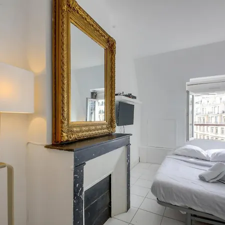 Tiny House St Honore Apartment
